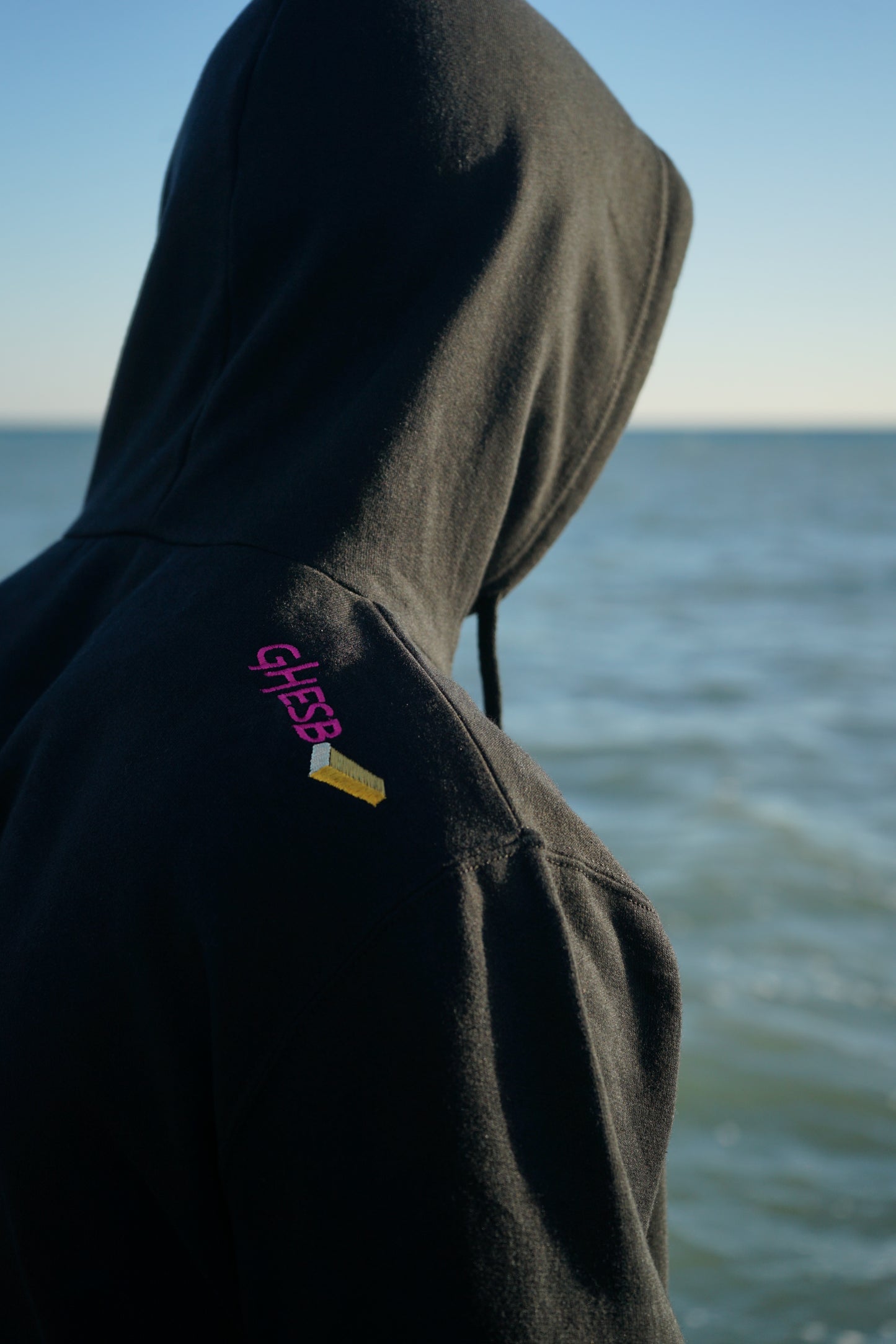 Felpa GHESB con cappuccio unisex